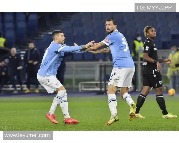 罗森伯格与拉齐奥的激烈对决揭示足球战术的博弈与魅力